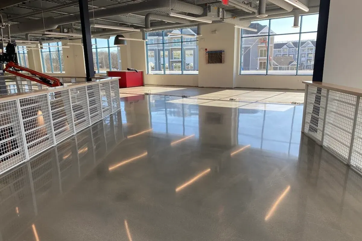 Commercial Loft, High-Gloss Finish &mdash; solid colour, high-gloss floor coating