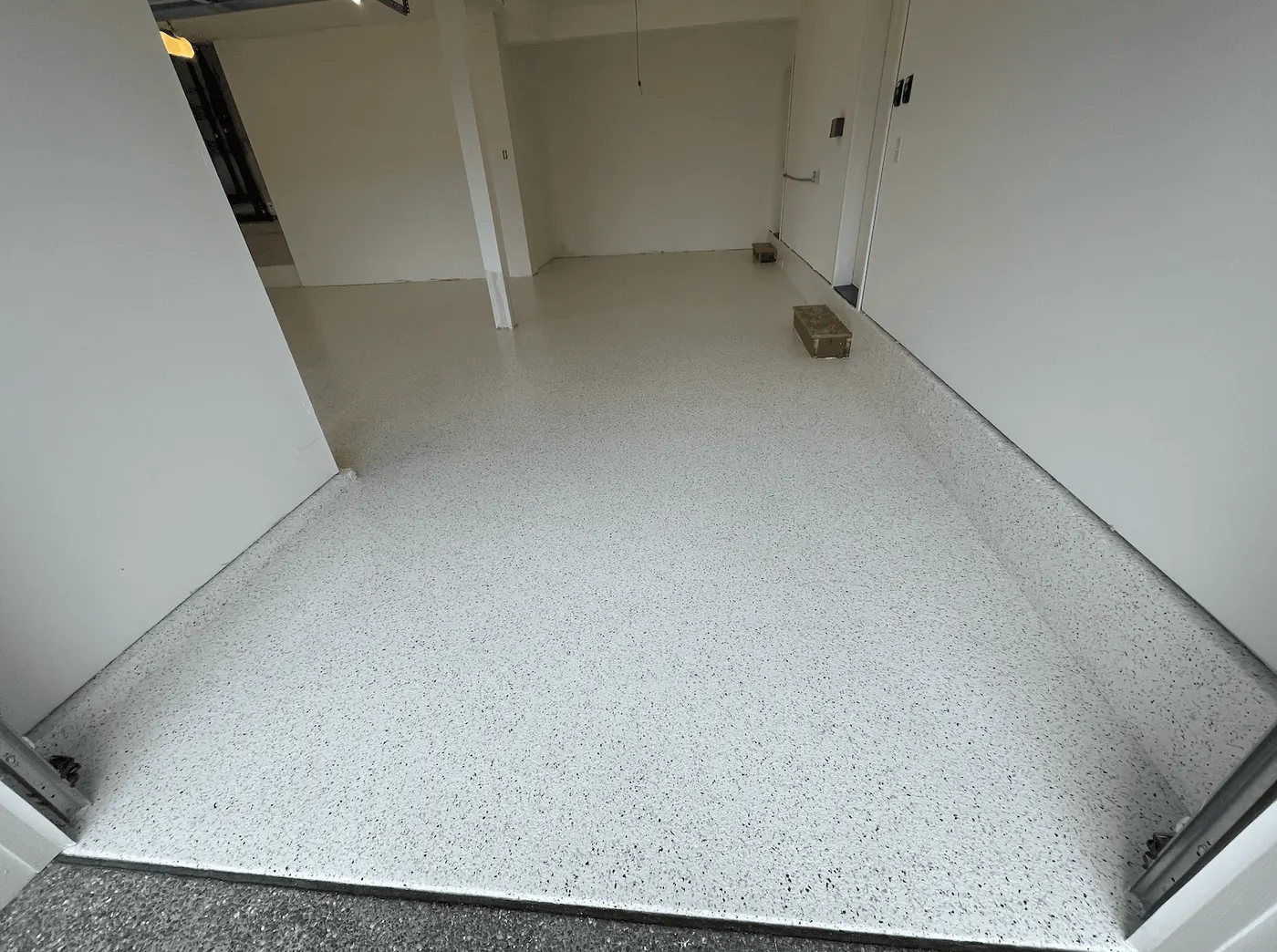 Residential Garage, Alabaster Flake &mdash; full-broadcast flake floor coating