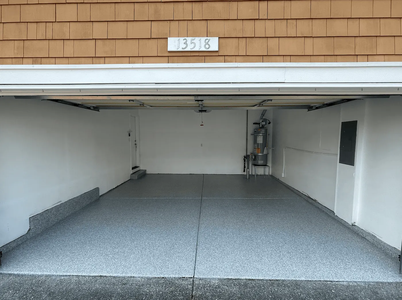 Residential Garage, Pearl Flake &mdash; full-broadcast flake floor coating