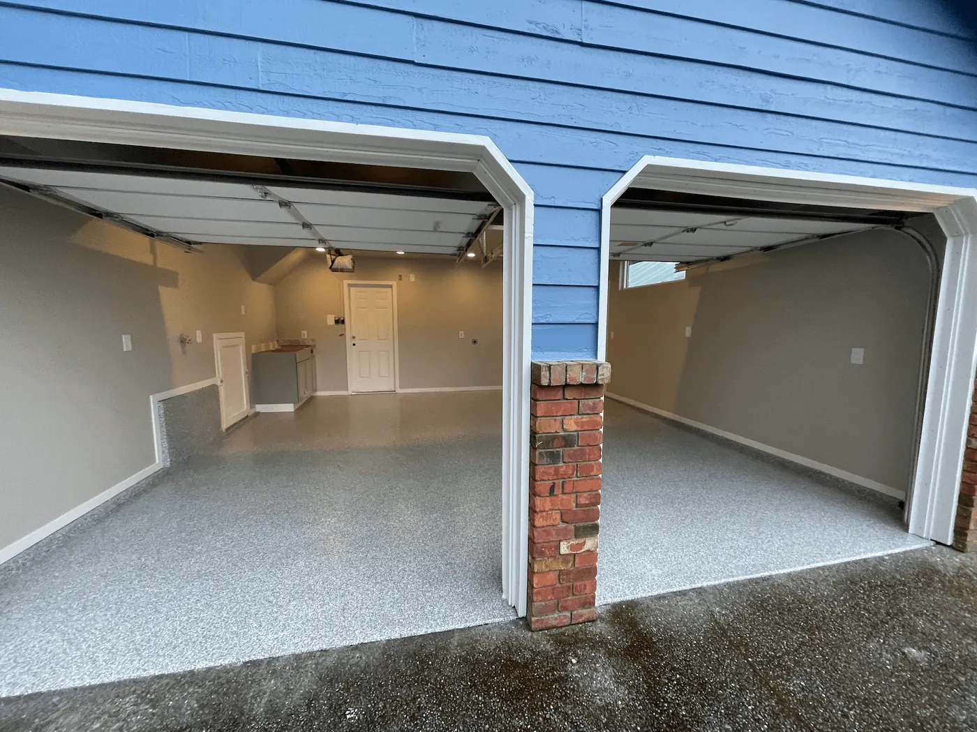 Residential Garage, Silver Granite Flake &mdash; full-broadcast flake floor coating