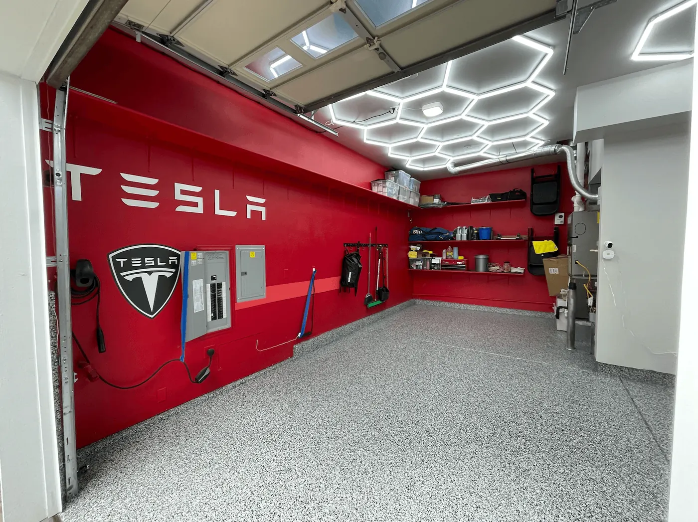 Enthusiast Garage, Storm Gray Flake &mdash; full-broadcast flake floor coating