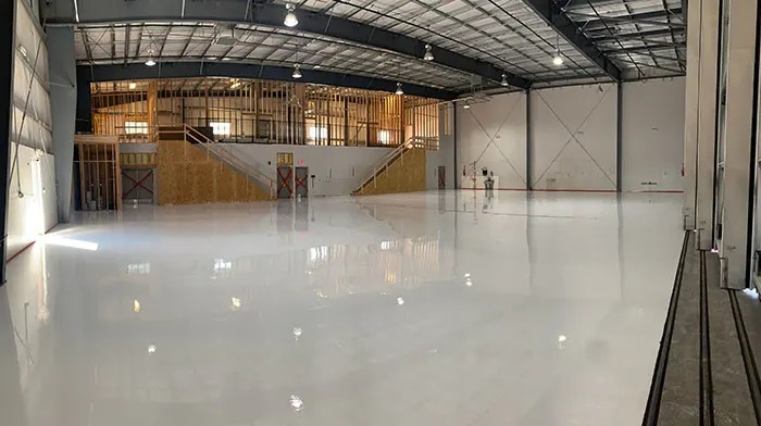 Aviation Hangar &mdash; solid colour, high-gloss floor coating